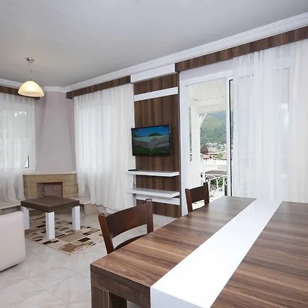 Ξενοδοχείο με διαμερίσματα Pine Hill Marmaris İcmeler